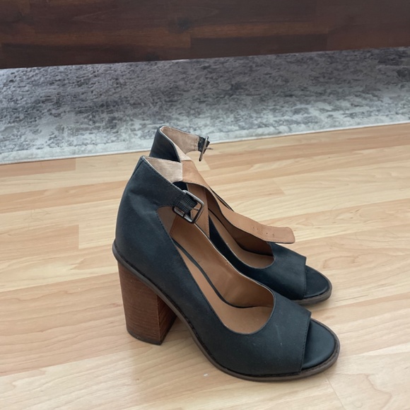 Black Heels - Picture 2 of 2